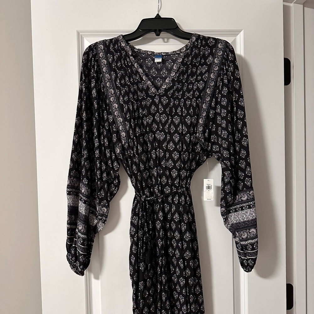 Old Navy Black and White Sheath Dress with Bishop Sleeves